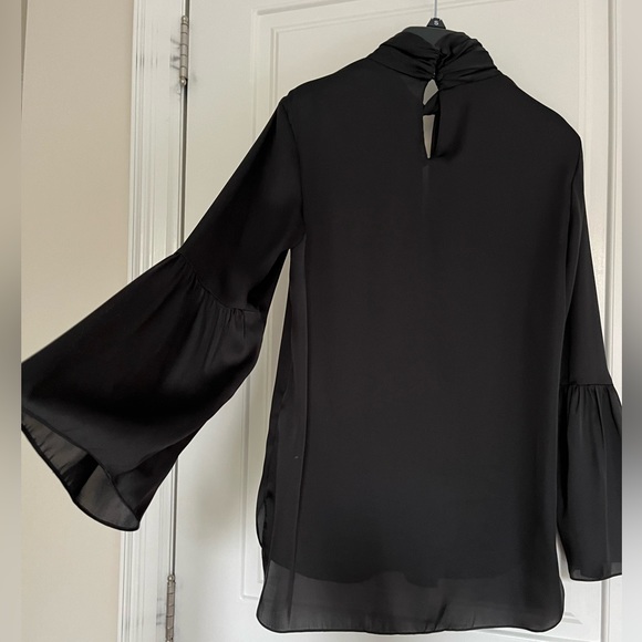 Elie Tahari black blouse with belle sleeve, cut out high neck size XS - Picture 6 of 7